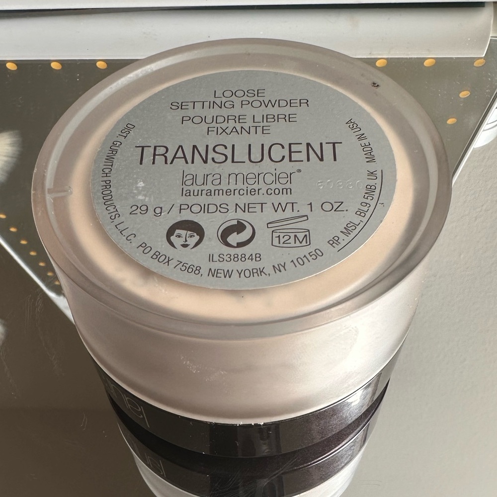 Laura Mercier Translucent Loose Setting Powder - Picture 4 of 4
